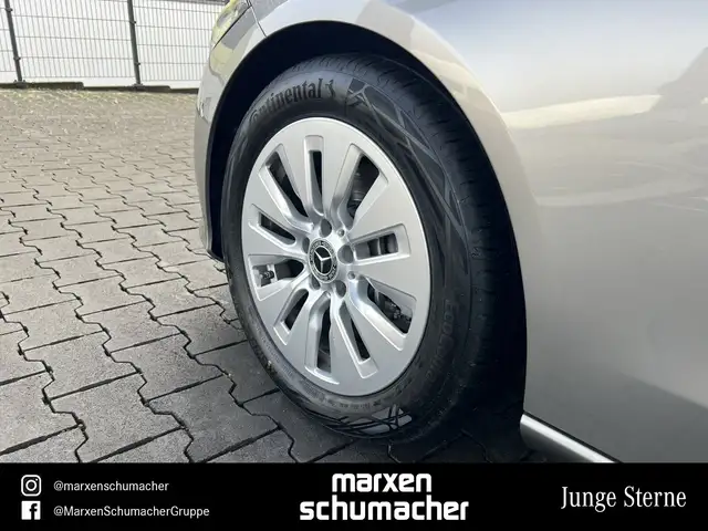 Mercedes-Benz C-Class view 7
