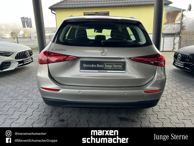 Mercedes-Benz C-Class view 5