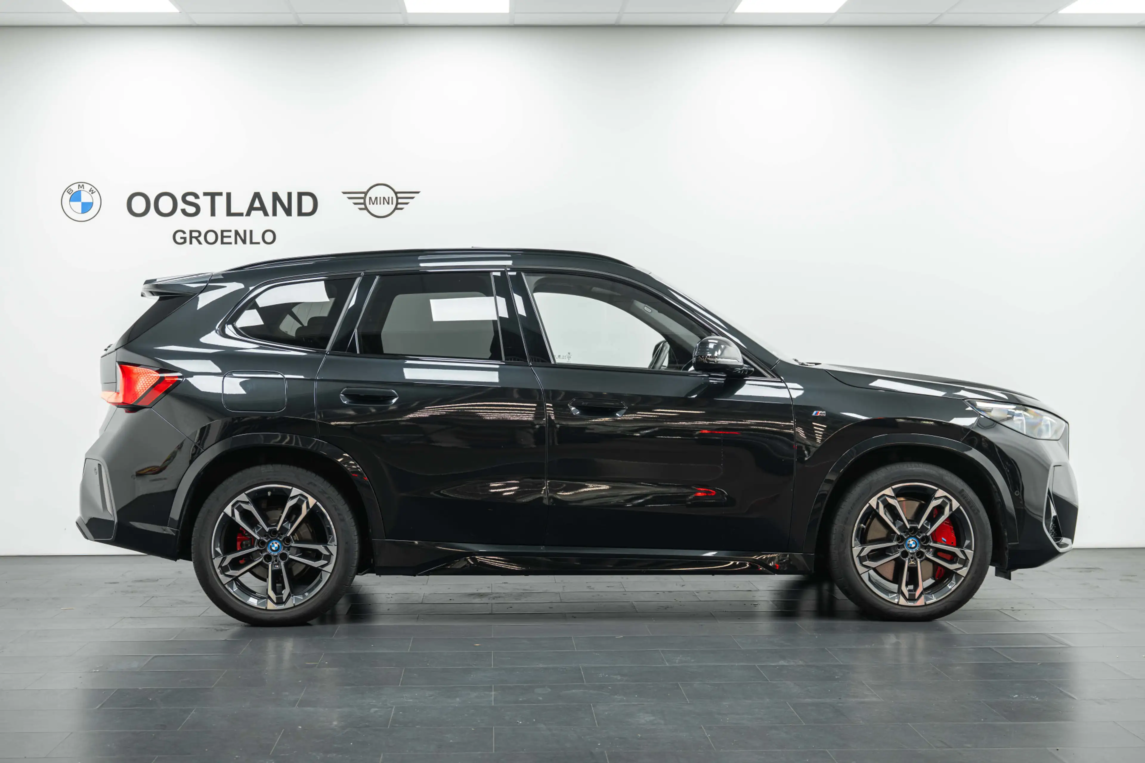 BMW iX1 eDrive20 M Sport / Panoramadak / Achteruitrijcamer — photo 2
