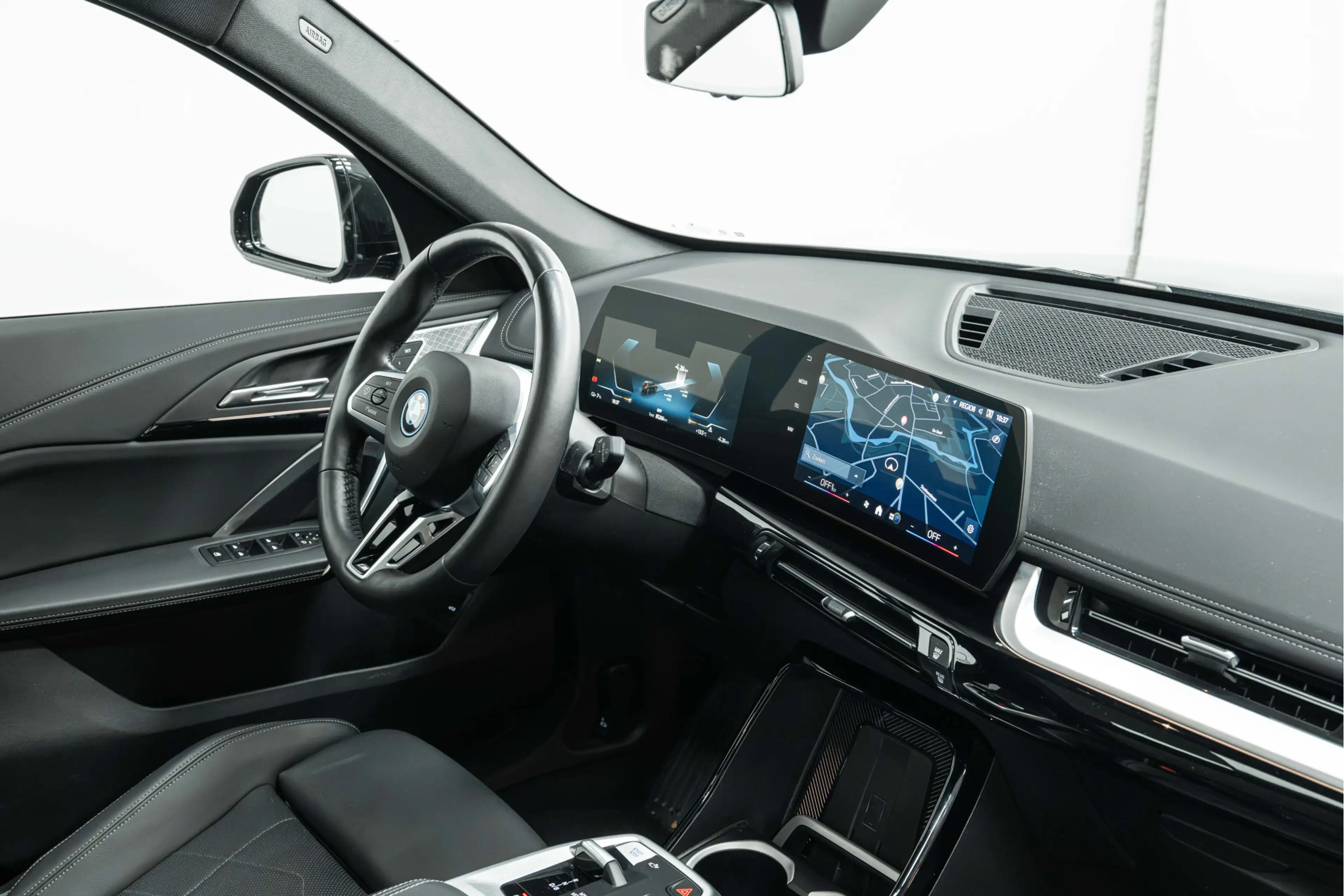 BMW iX1 eDrive20 M Sport / Panoramadak / Achteruitrijcamer — photo 12