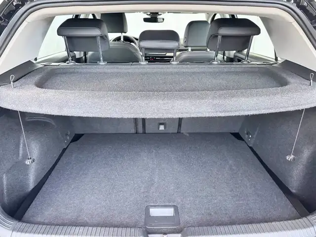 Volkswagen Golf view 12