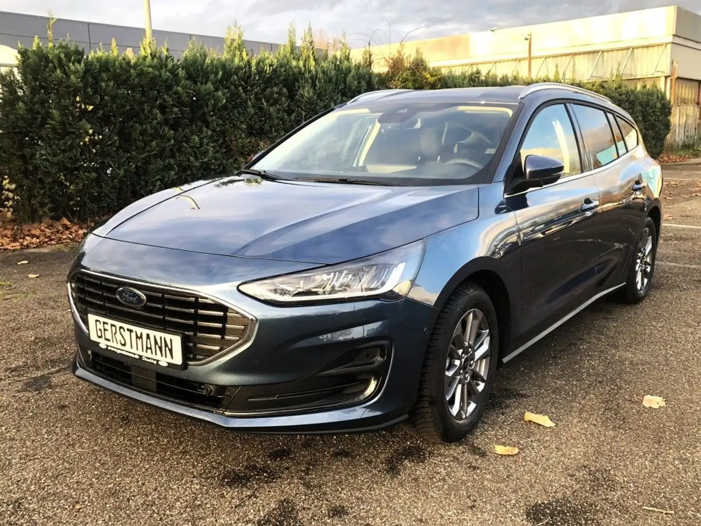 Ford Focus Turnier 1.0 EcoBoost Hybrid Aut. TITANIUM EDITION Blau - 1