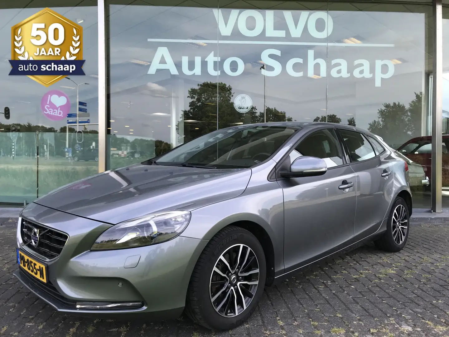 Volvo V40 2.0 D2 Business Automaat | Rijklaar incl garantie Grijs - 1