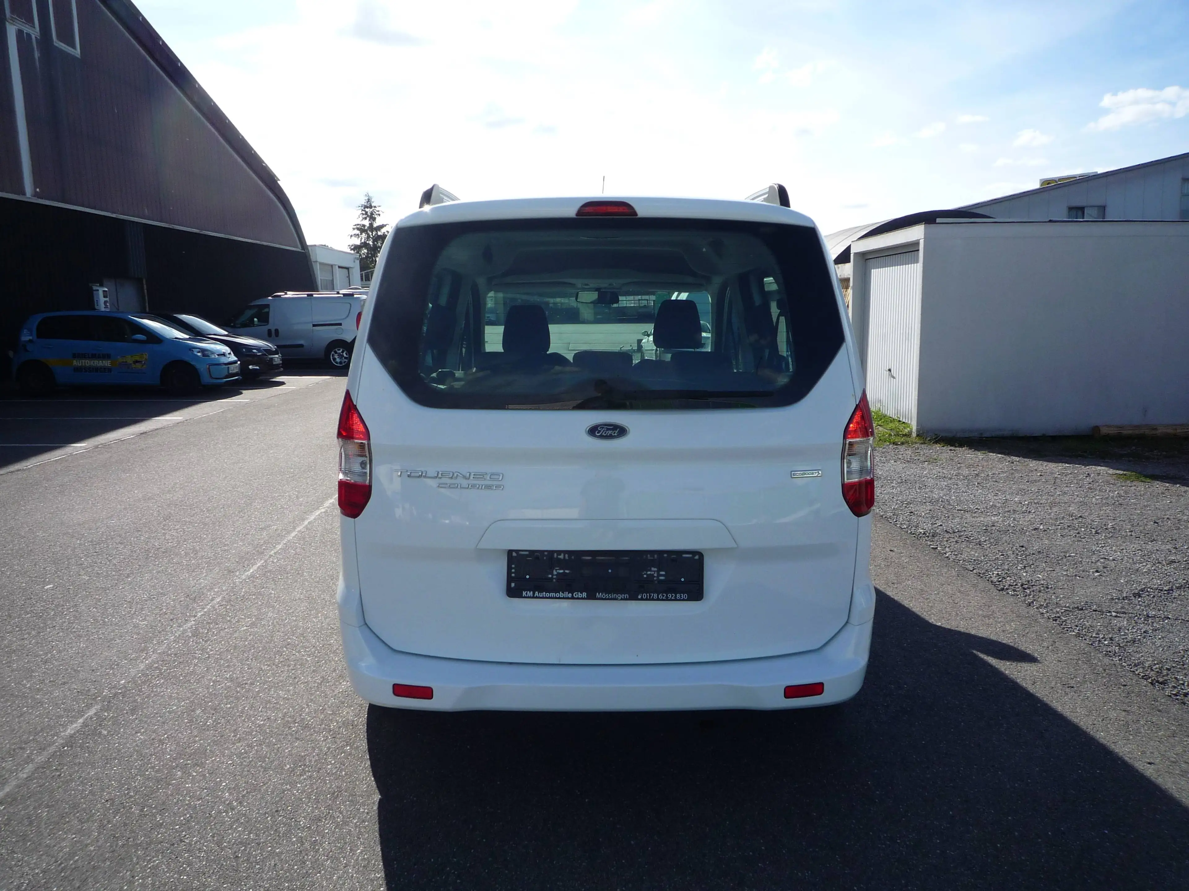 Ford Tourneo Courier TÜV NEU*Zahnriemen NEU*5 Sitzer*Sommer+Winterreifen — photo 4
