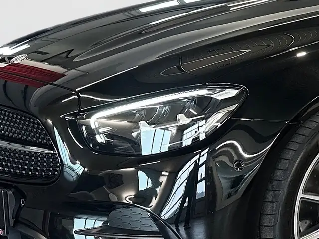 Mercedes-Benz E-Class view 12