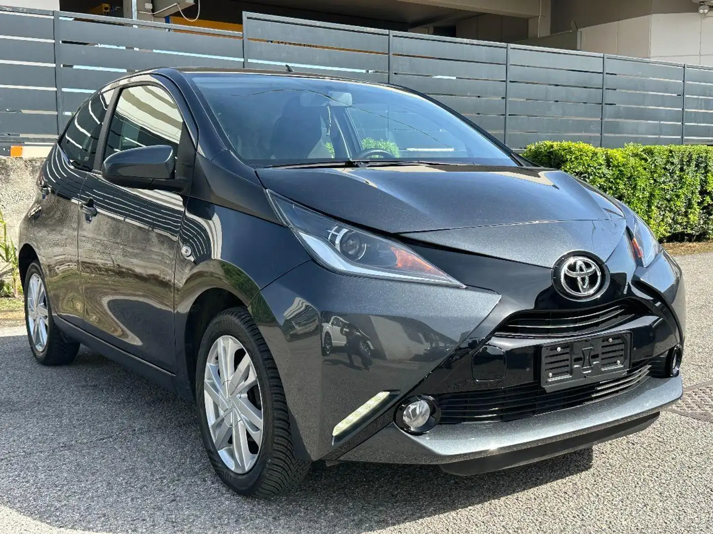 Toyota Aygo 1.0 VVT-i 69 CV 5p. x-pure MMT Blanc - 1