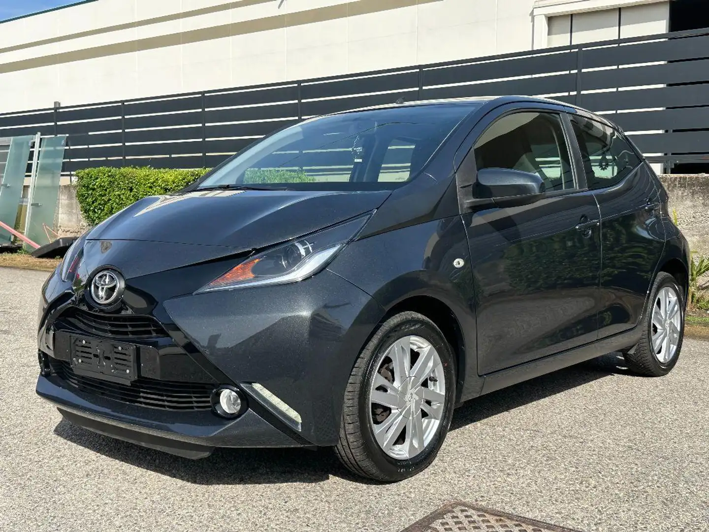Toyota Aygo 1.0 VVT-i 69 CV 5p. x-pure MMT Blanc - 2