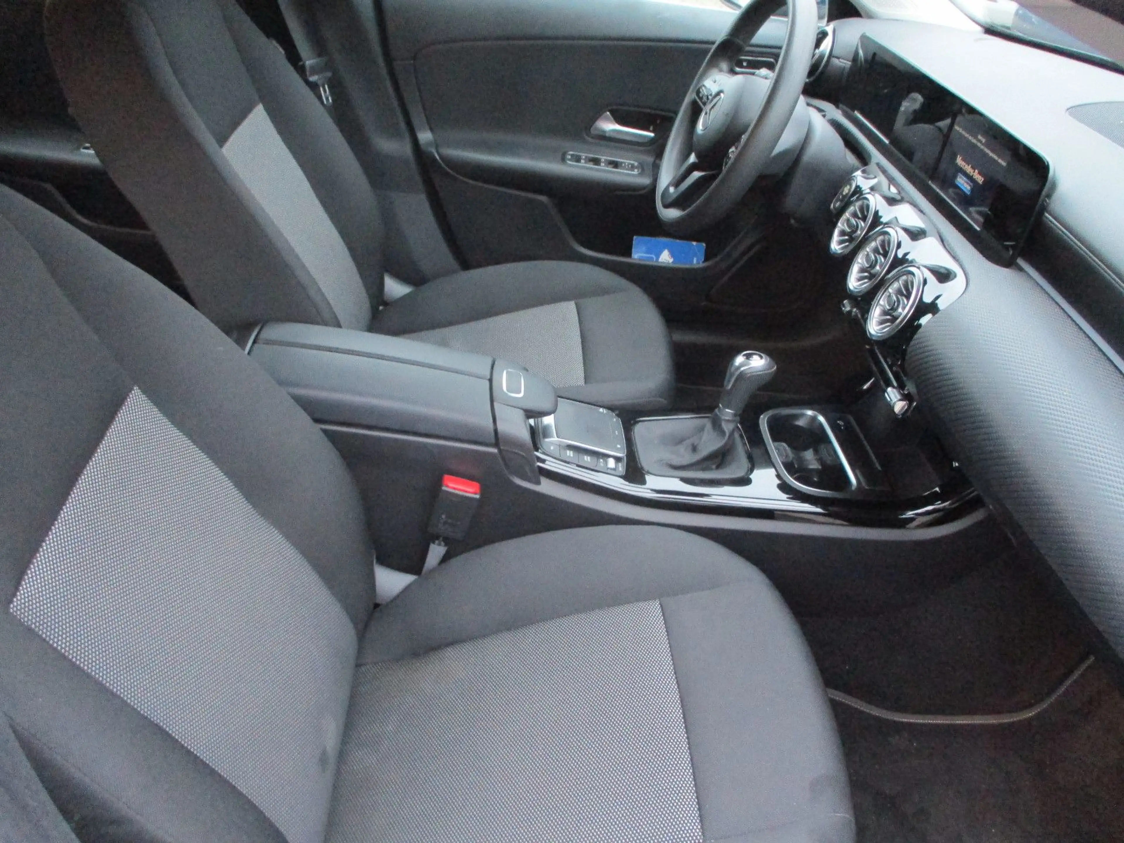 Mercedes-Benz CLA 200 CLA 200 d Shooting NAVI SITZH PDC TEMPOM LED — photo 12