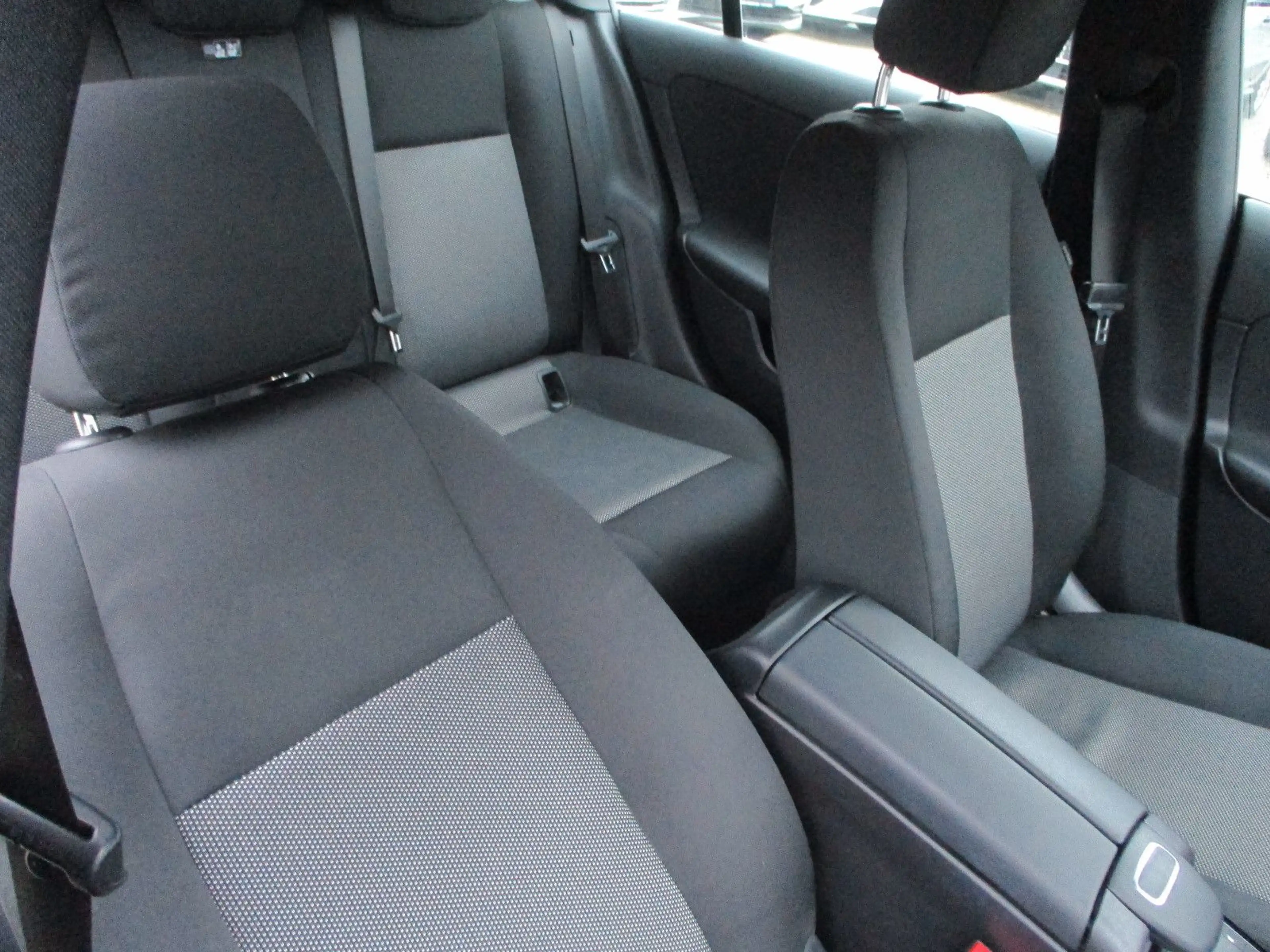 Mercedes-Benz CLA 200 CLA 200 d Shooting NAVI SITZH PDC TEMPOM LED — photo 10