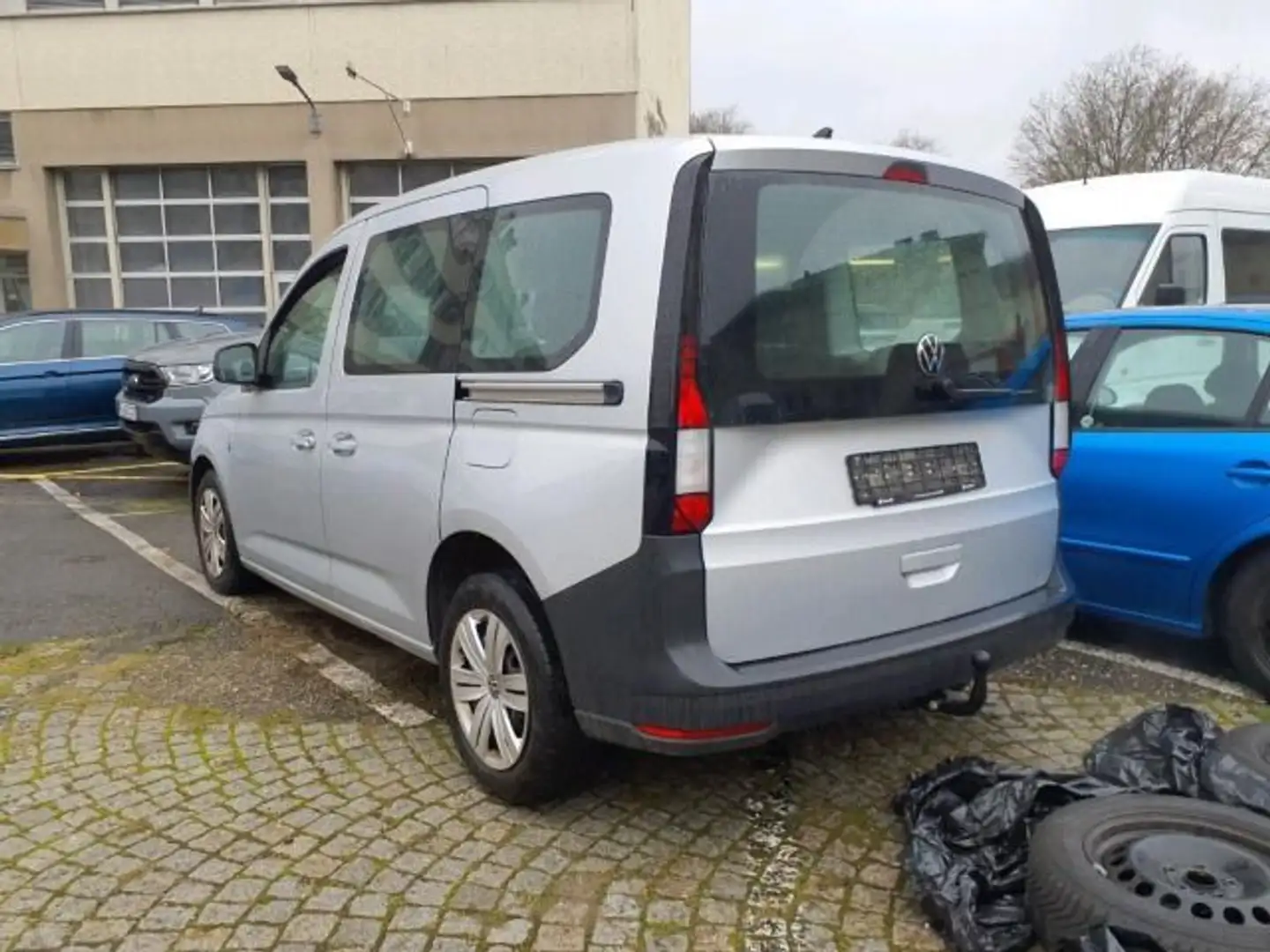 Volkswagen Caddy Kombi 2.0 TDI NAVI ACC AHK EPH SHZ Silber - 2