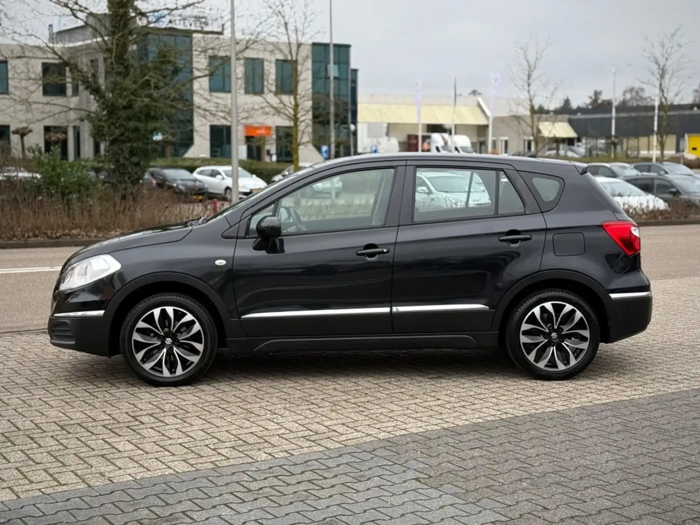 Suzuki SX4 S-Cross 1.6 COMFORT TREKHAAK AIRCO LM Schwarz - 2