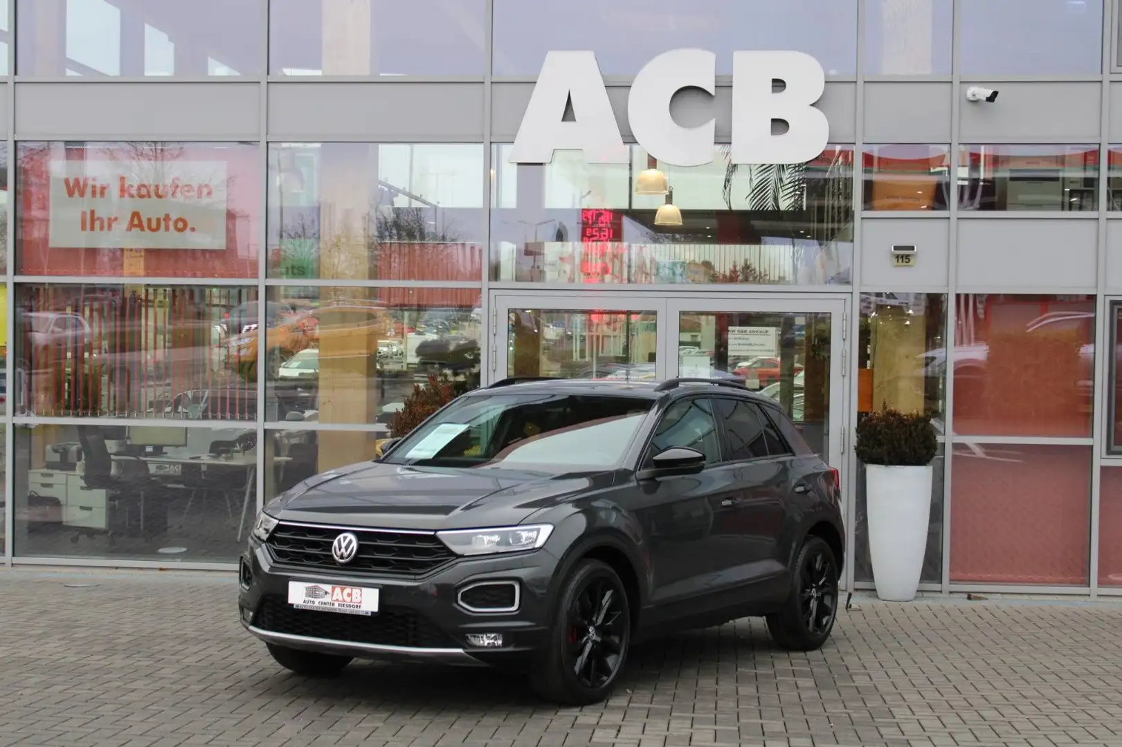 Volkswagen T-Roc 1,5 TSI DSG R-Line Black Style*ACC*LED*18" Gris - 1