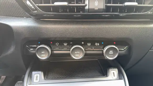 Citroen C4 view 13