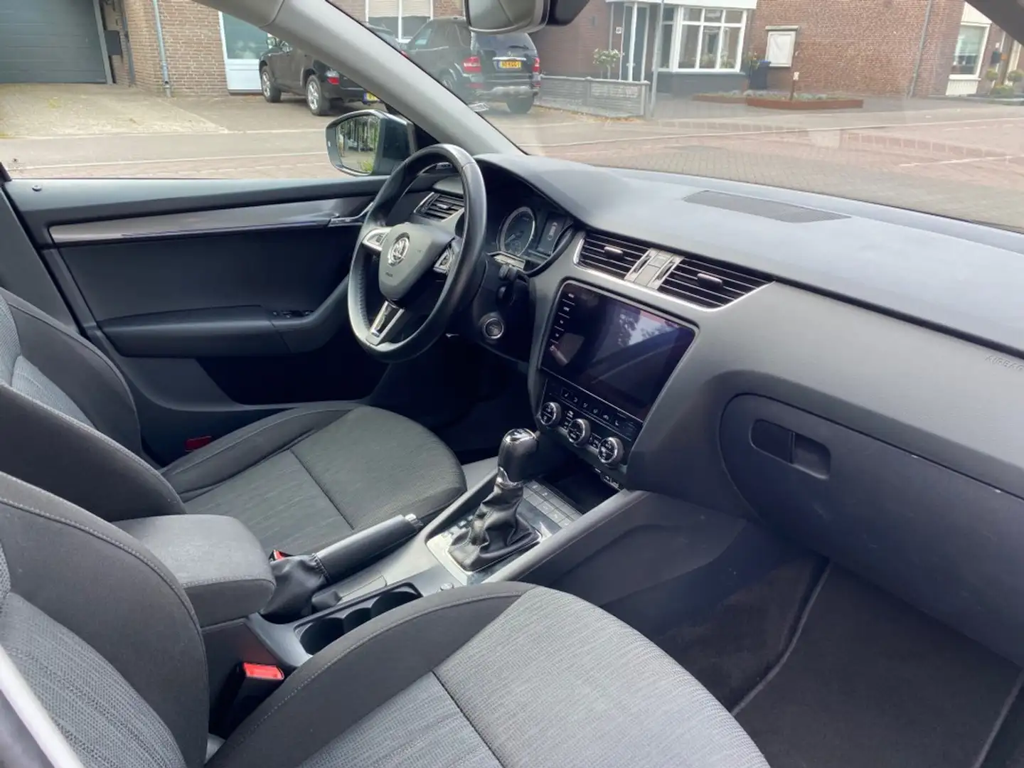 Skoda Octavia COMBI 1.0 TSI STYLE AUTOMAAT / AIRCO-ECC / CARPLAY Negro - 2