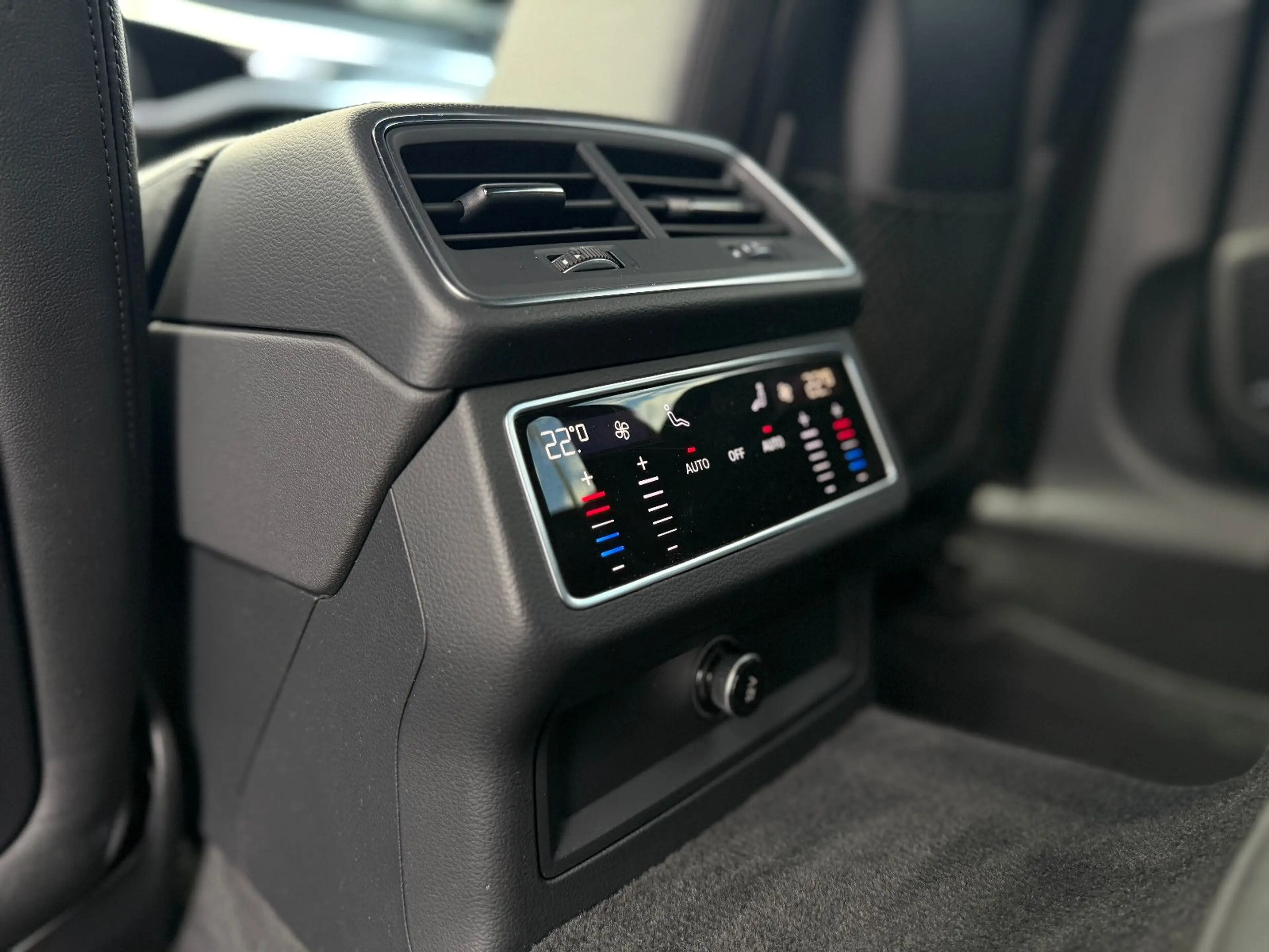 Audi S6 Avant 3.0 TDI quattro CAM NAVI LED B&O 21" — photo 13