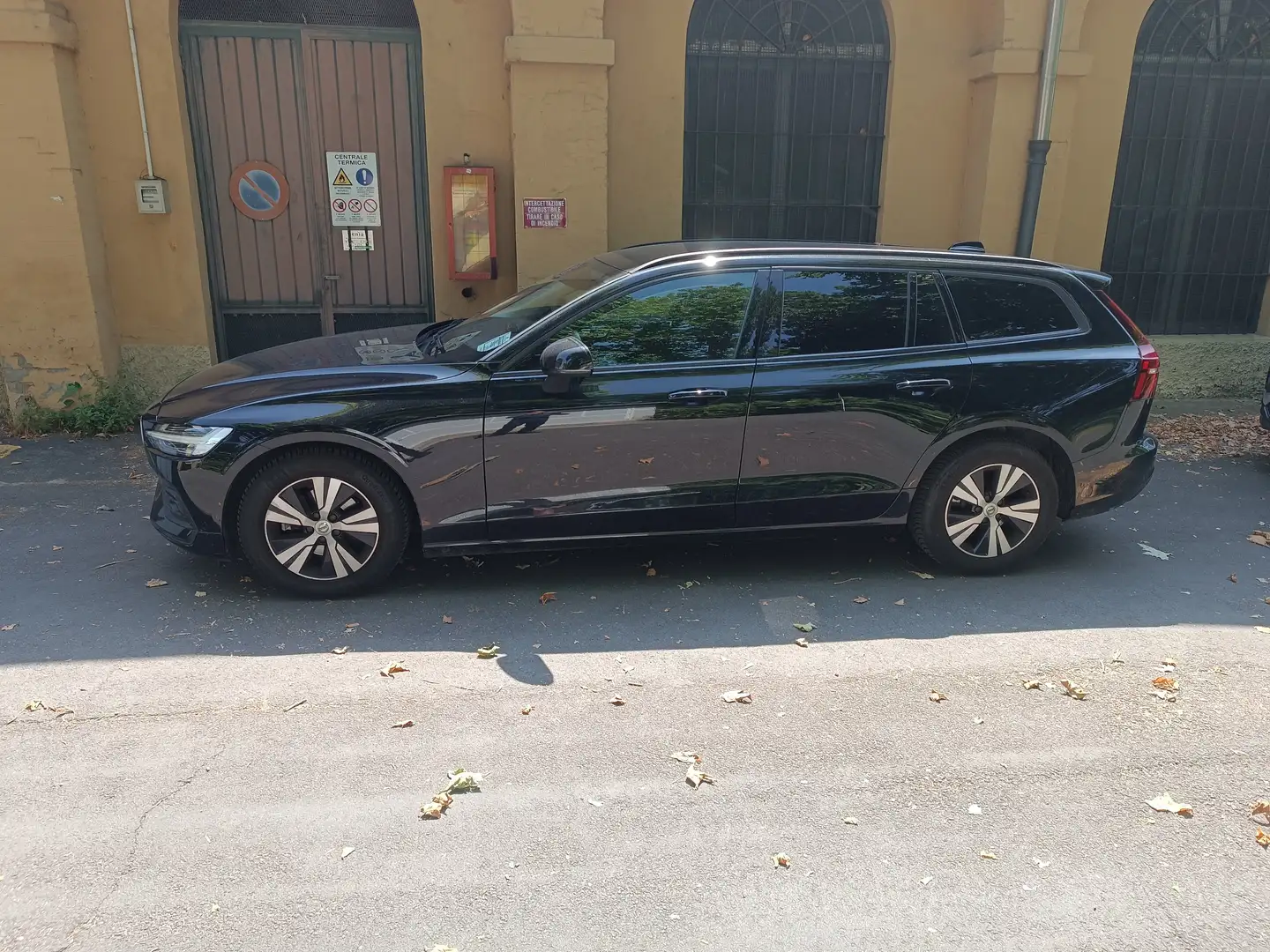 Volvo V60 V60 D3 BUSINESS GEARTRONIC 150CV Nero - 2