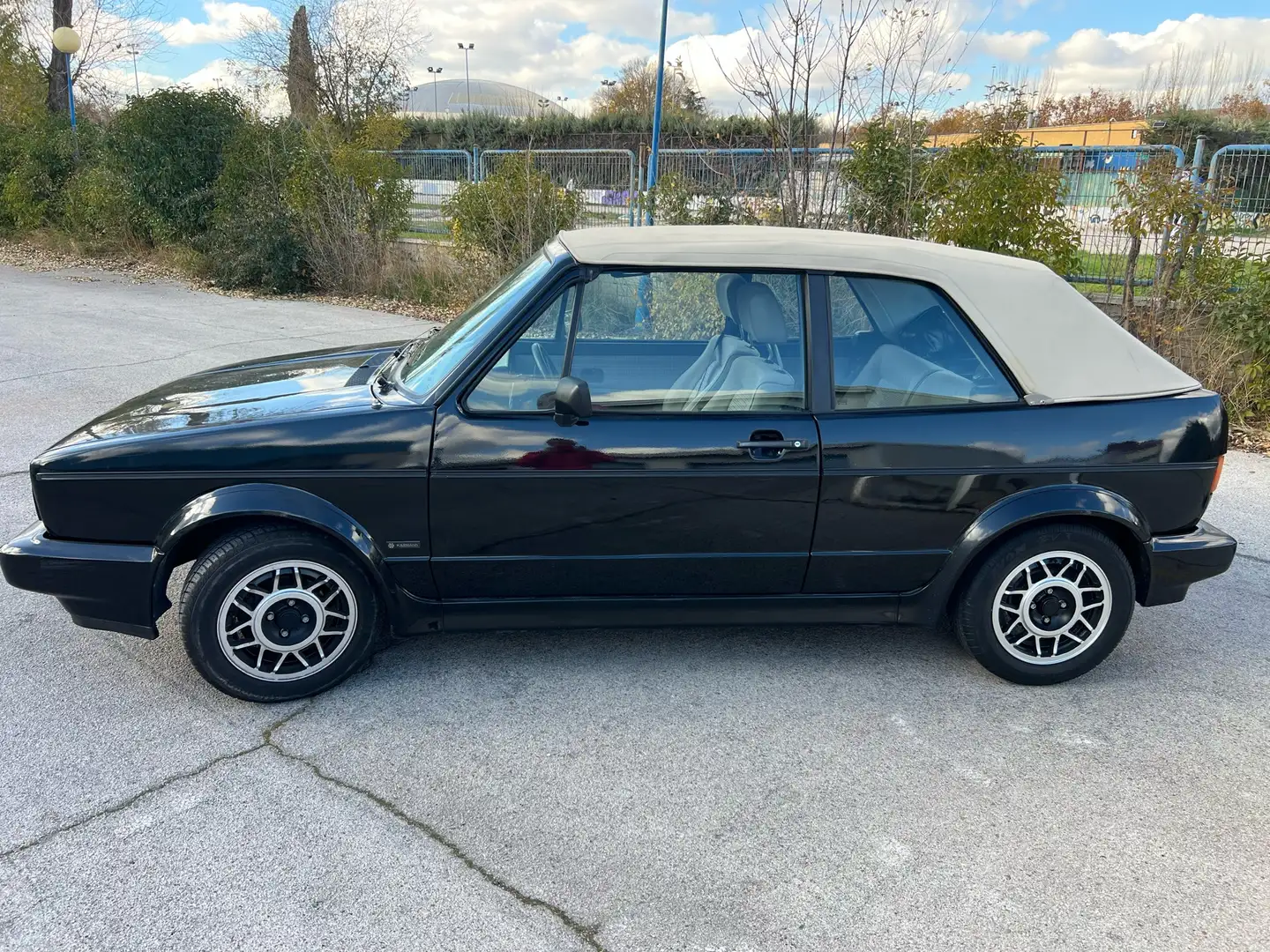 Volkswagen Golf Cabriolet 1.6 GL - 1