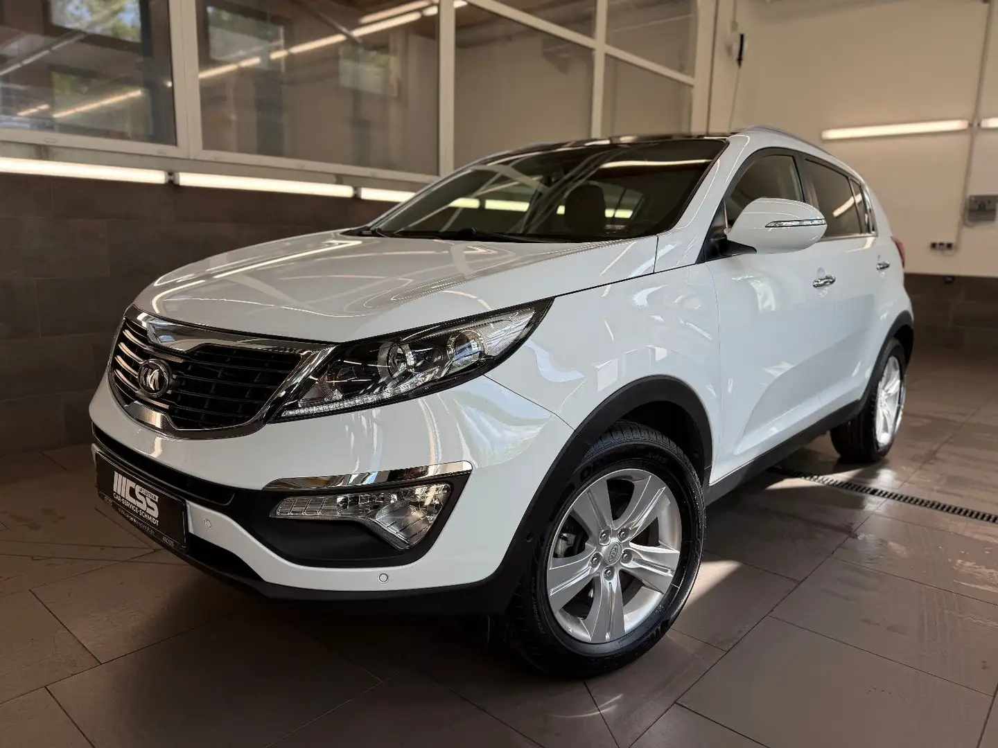 Kia Sportage Pano Kamera Parkassist 4x SHZ Navi LED Weiß - 1