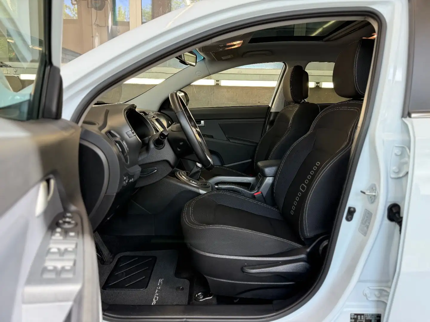 Kia Sportage Pano Kamera Parkassist 4x SHZ Navi LED Weiß - 2