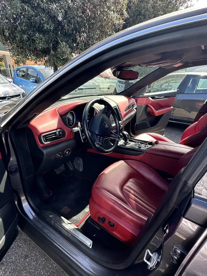 Maserati Levante 3.0 V6 Granlusso 250cv auto - 2