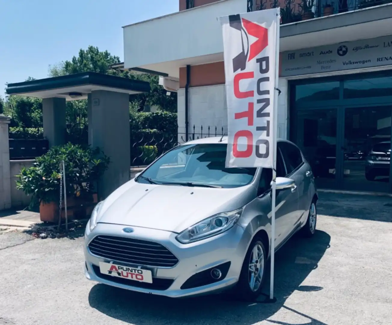 Ford Fiesta 1.5 TDCi 75CV 5 porte Titanium Plateado - 2