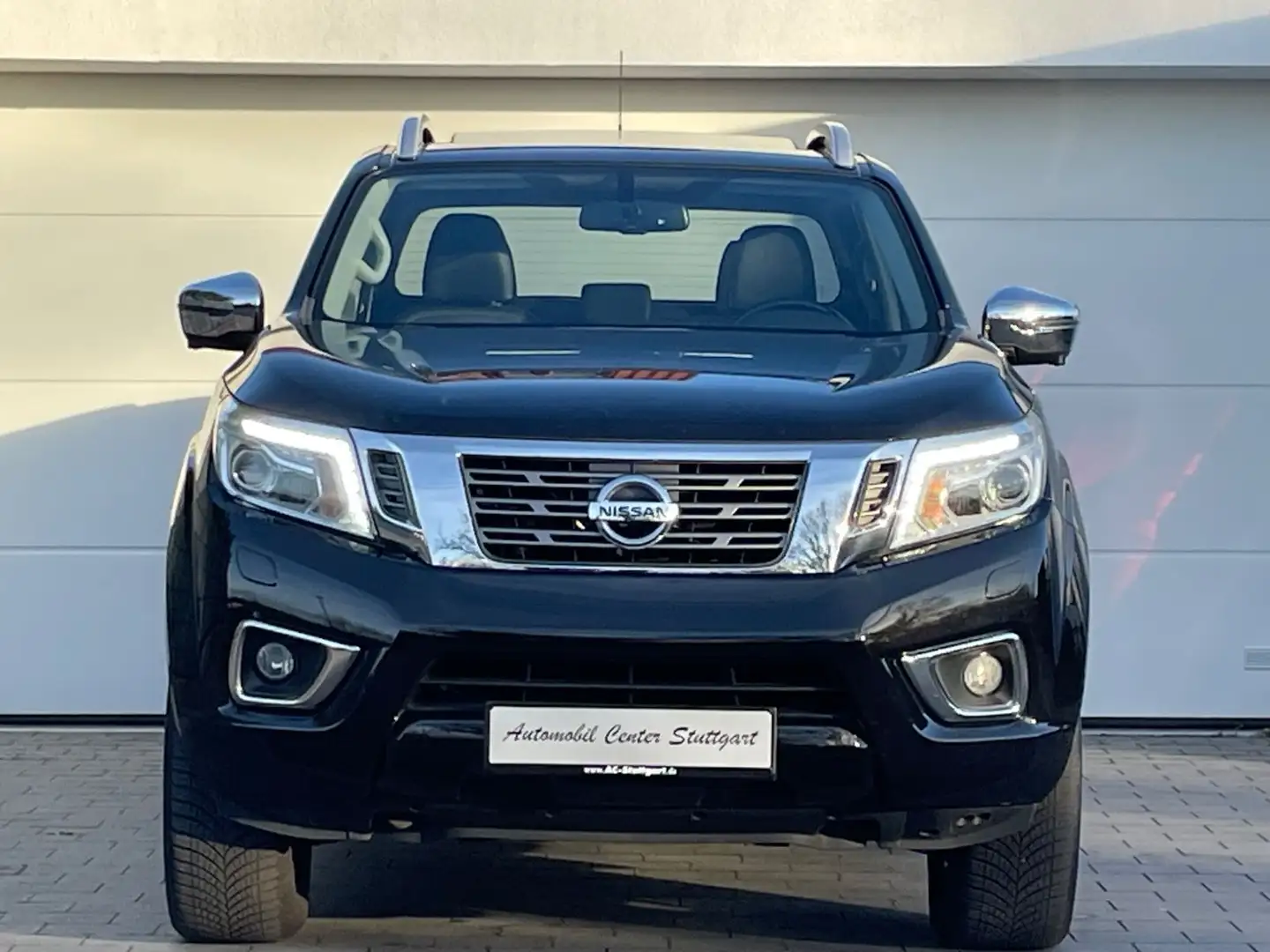 Nissan Navara NP300 Tekna Double Cab 4x4 AHK 1.HAND Schwarz - 2