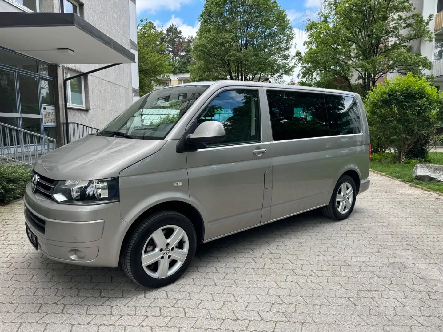Volkswagen T5 Multivan T5  Mul.2.0 TDI Highline 4 Motion , 1.Hand , Top Beżowy - 1