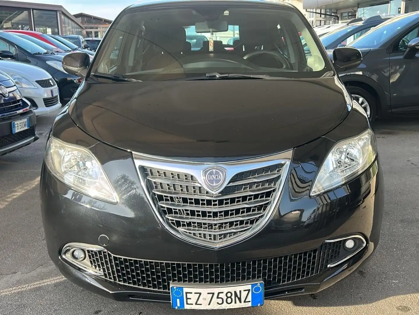 Lancia Ypsilon Ypsilon 1.2 8v Platinum 69cv E6 Nero - 2