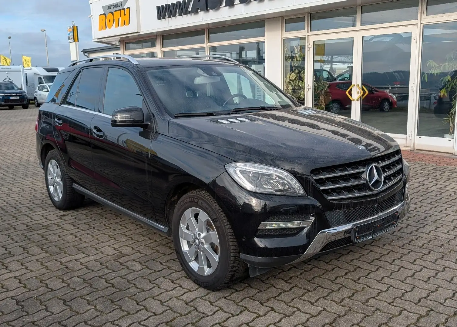Mercedes-Benz ML 350 CDI BlueTec AHK Xenon PDC Navi Schwarz - 1