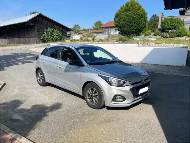 Imagine Hyundai i20 i20 blue 1.2 YES!