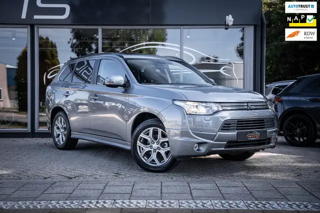Mitsubishi Outlander 2.0 PHEV Instyle|Trekhaak|Leder|Schuif/Kantel|Spor