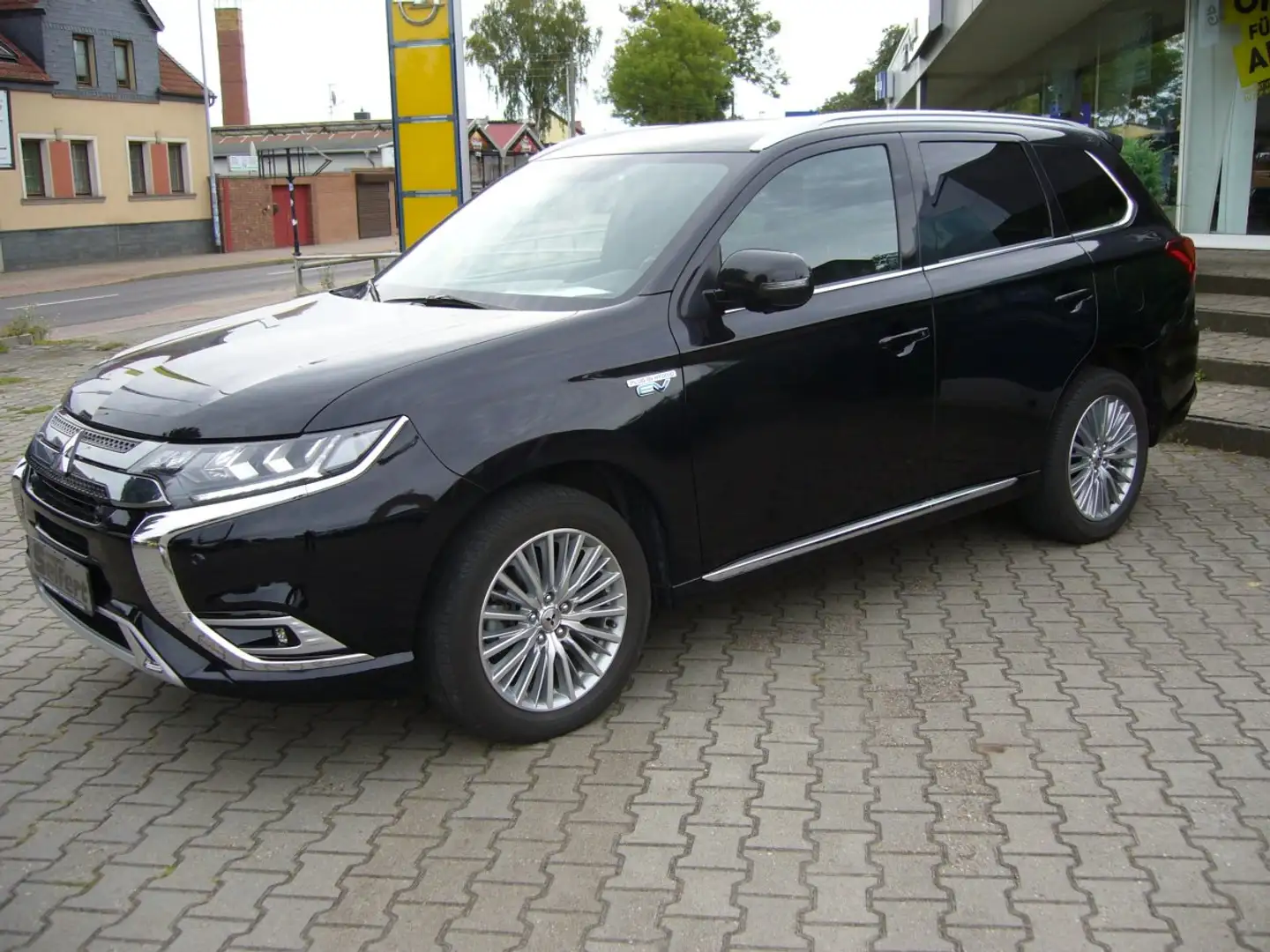 Mitsubishi Outlander 2.4 PHEV Intro Edition 4WD AHZV WKR Schwarz - 2