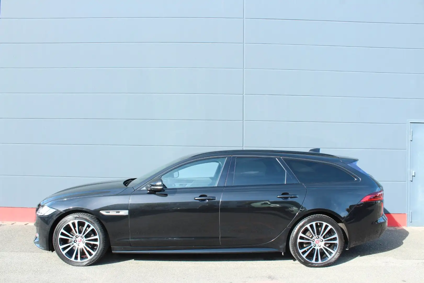 Jaguar XF Sportbrake R-Sport AWD*LED*SHZ*NAVI*Allrad Black - 2