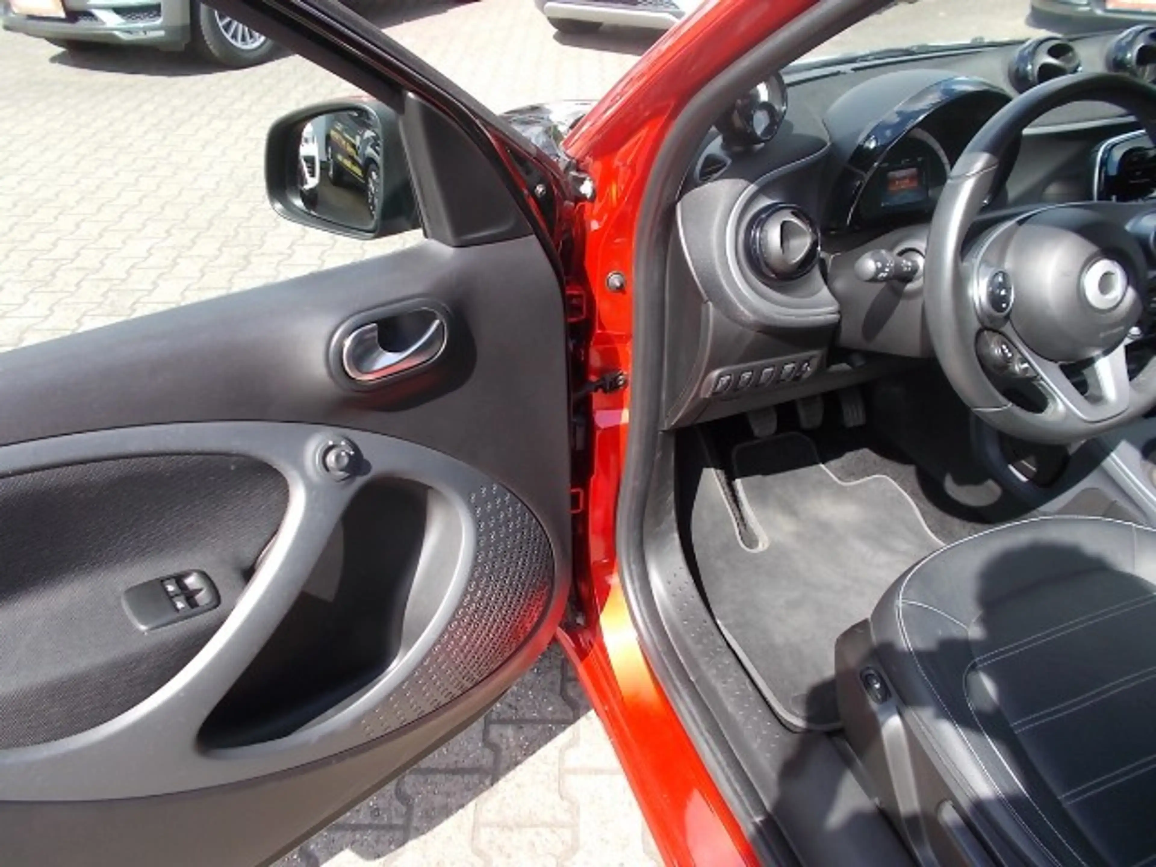 smart forFour Prime. Leder, Faltdach, SHZ, Allwetter — photo 14