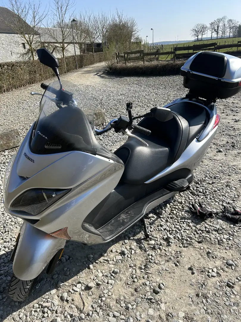 Honda Forza 250 - 1