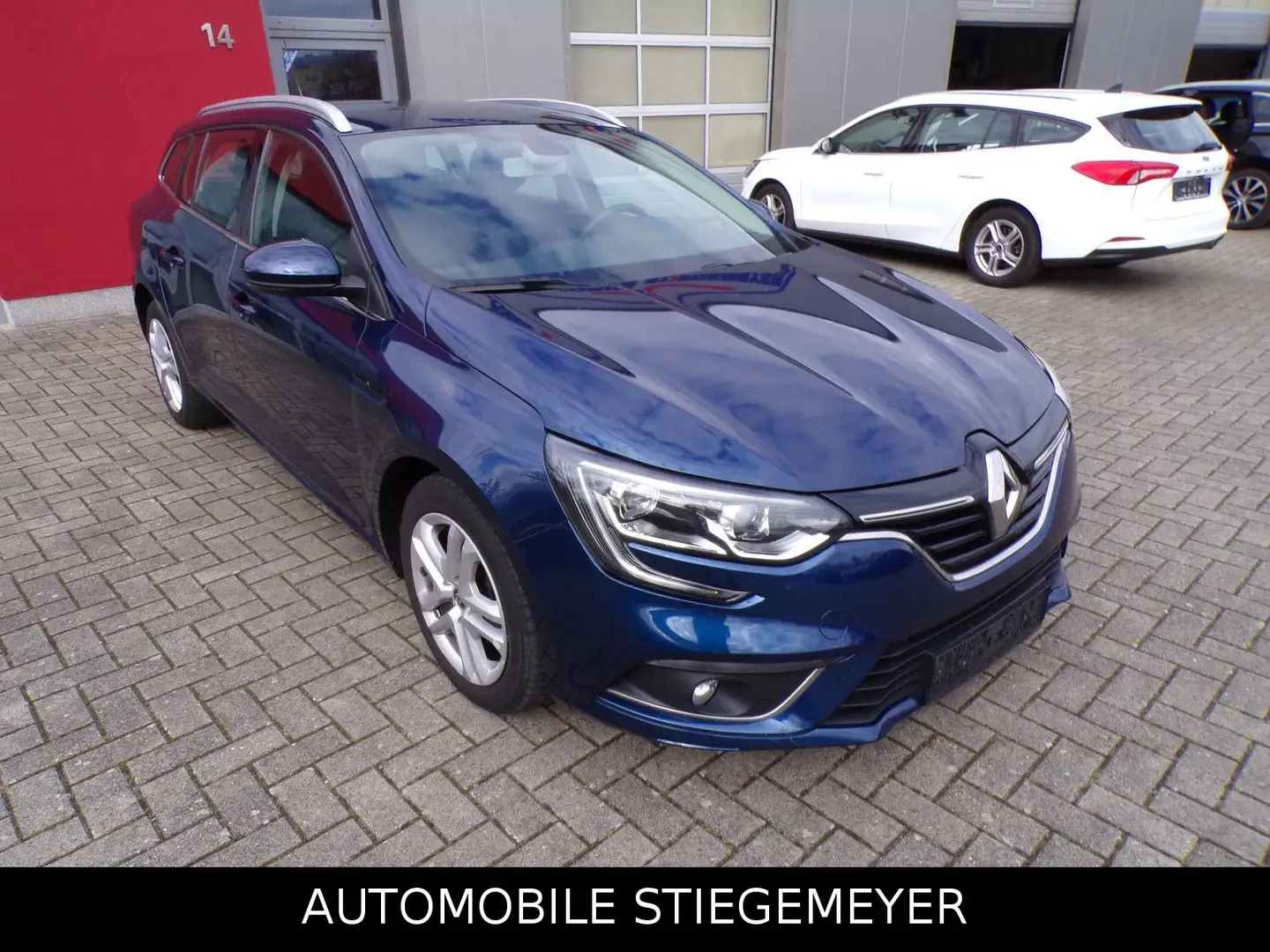 Renault Megane IV Grandtour Experience Blau - 1