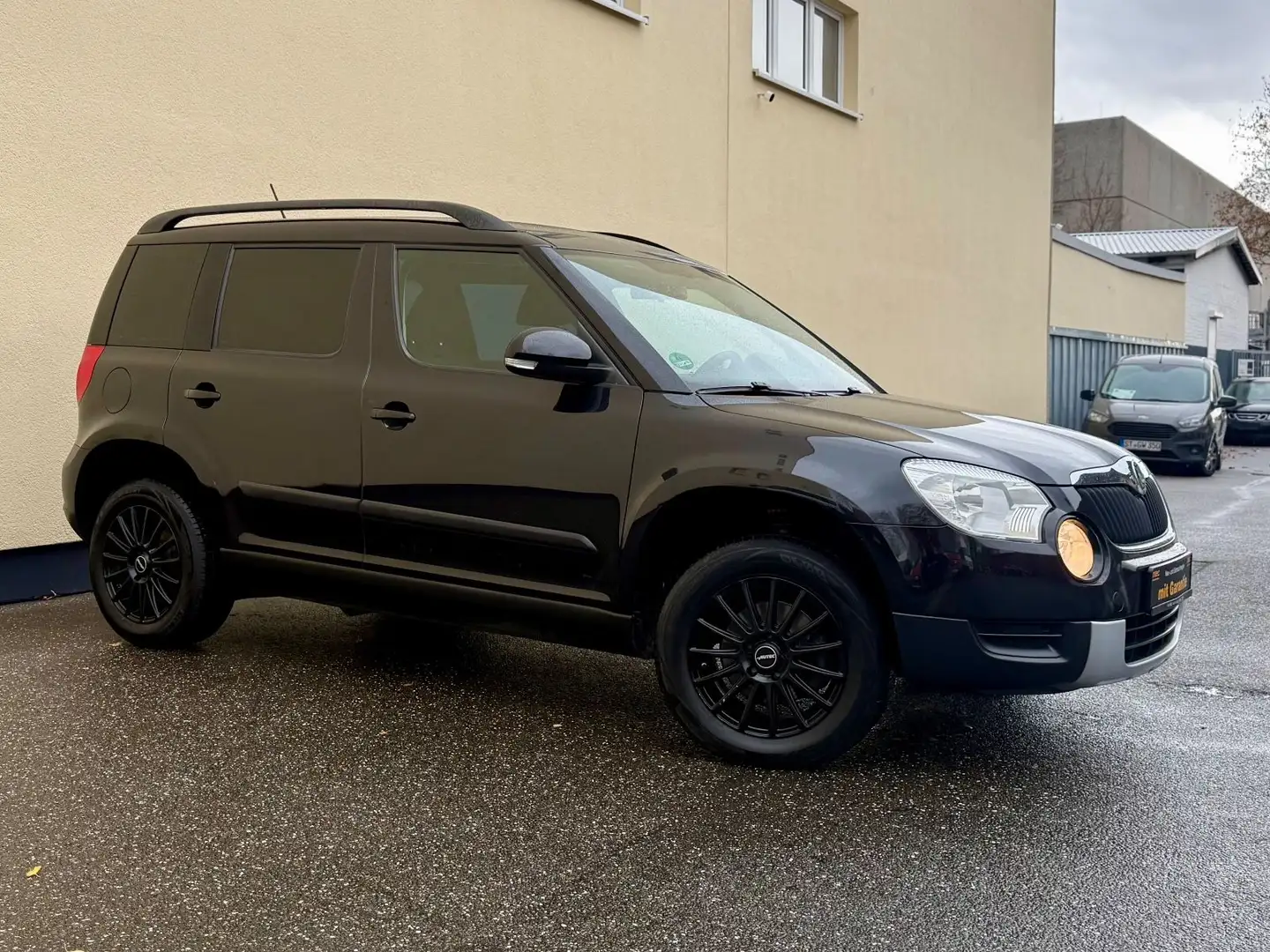 Skoda Yeti Ambition 4x4 KLIMAAUT. SHZ TÜV U. SERVICE N Noir - 1