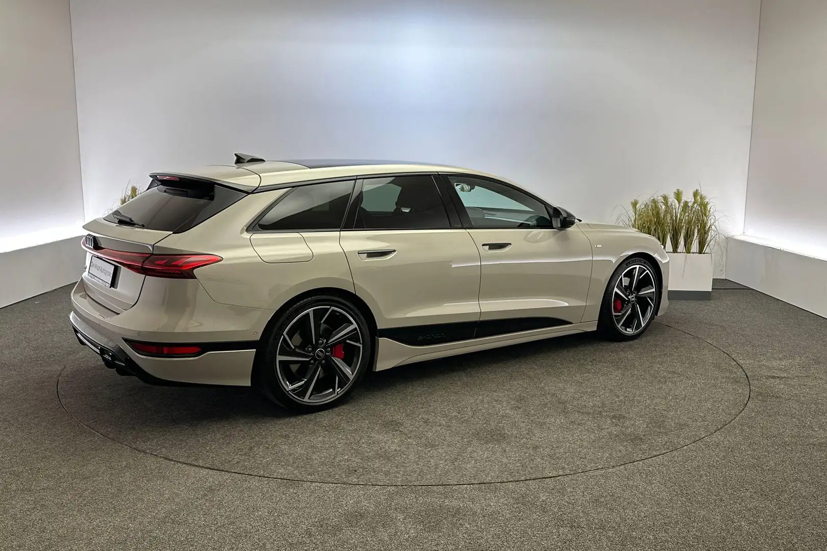 Audi A6 e-tron Avant S Edition Beige - 2