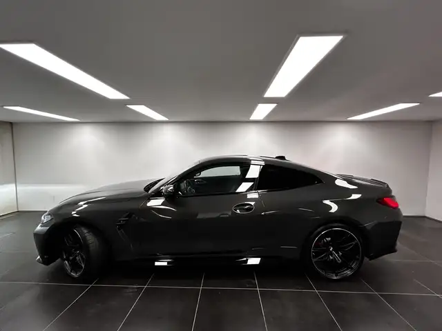 BMW M4 view 2