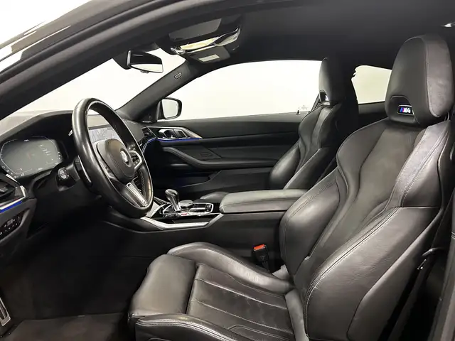 BMW M4 view 4