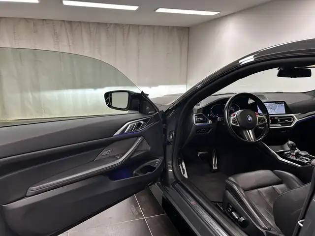 BMW M4 view 12
