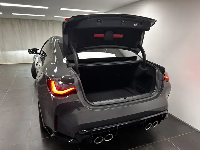 BMW M4 view 11
