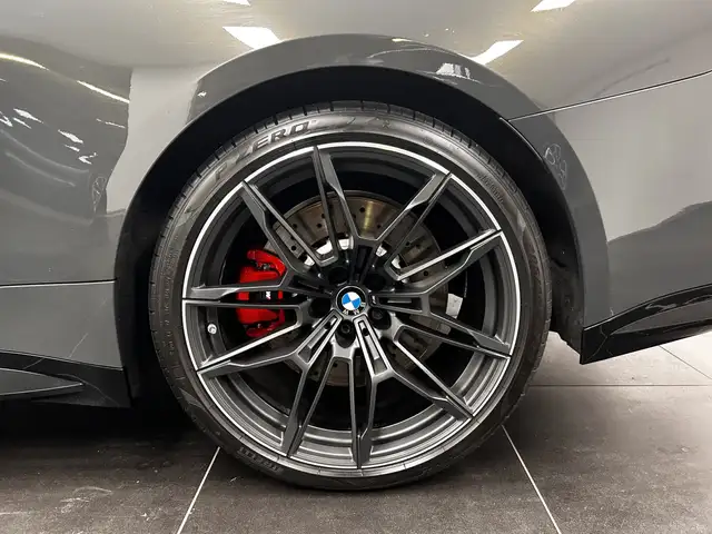 BMW M4 view 6