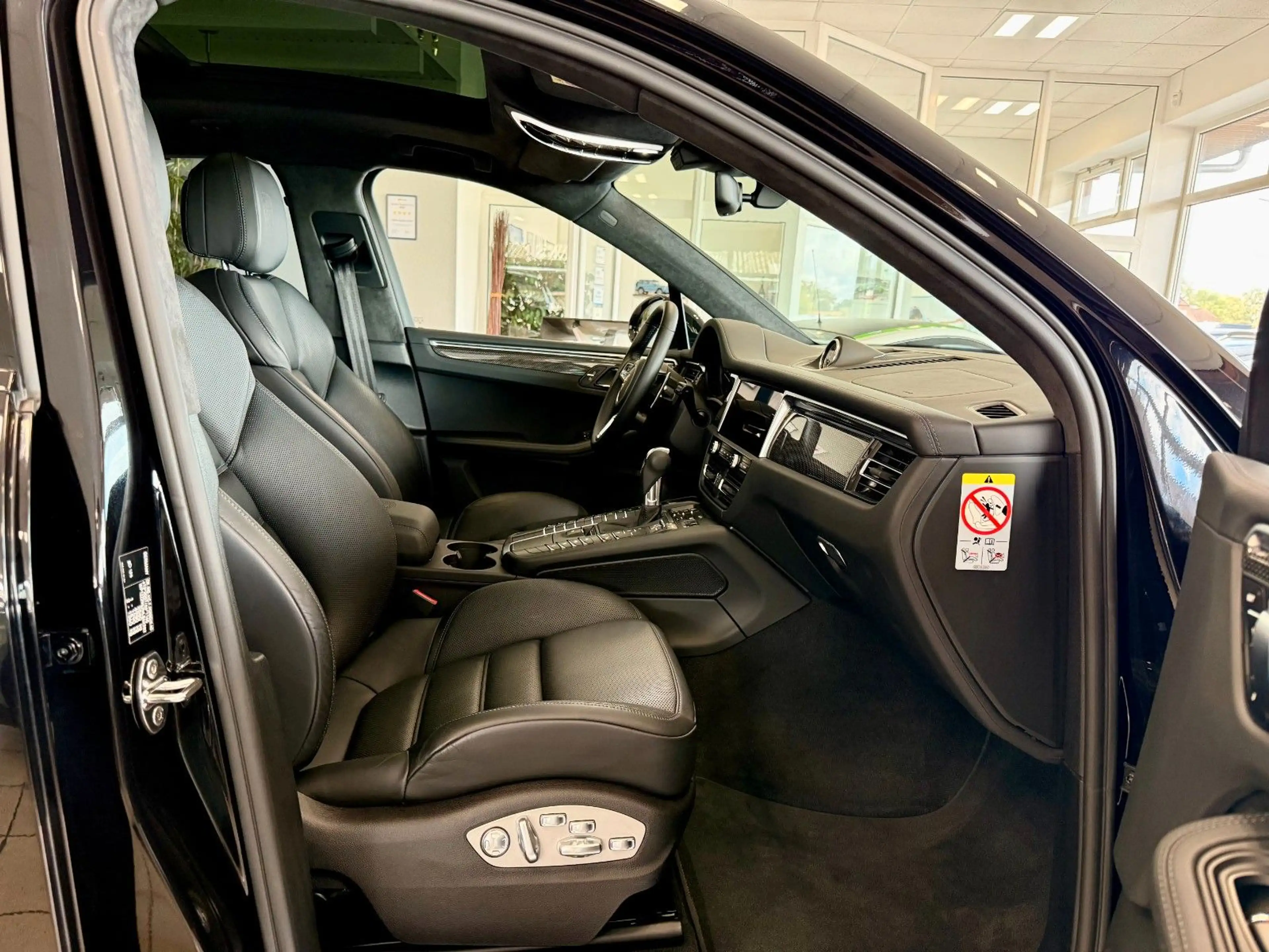 Porsche Macan GTS Luftfederung/Panorama/Carbon/21Zoll — photo 15
