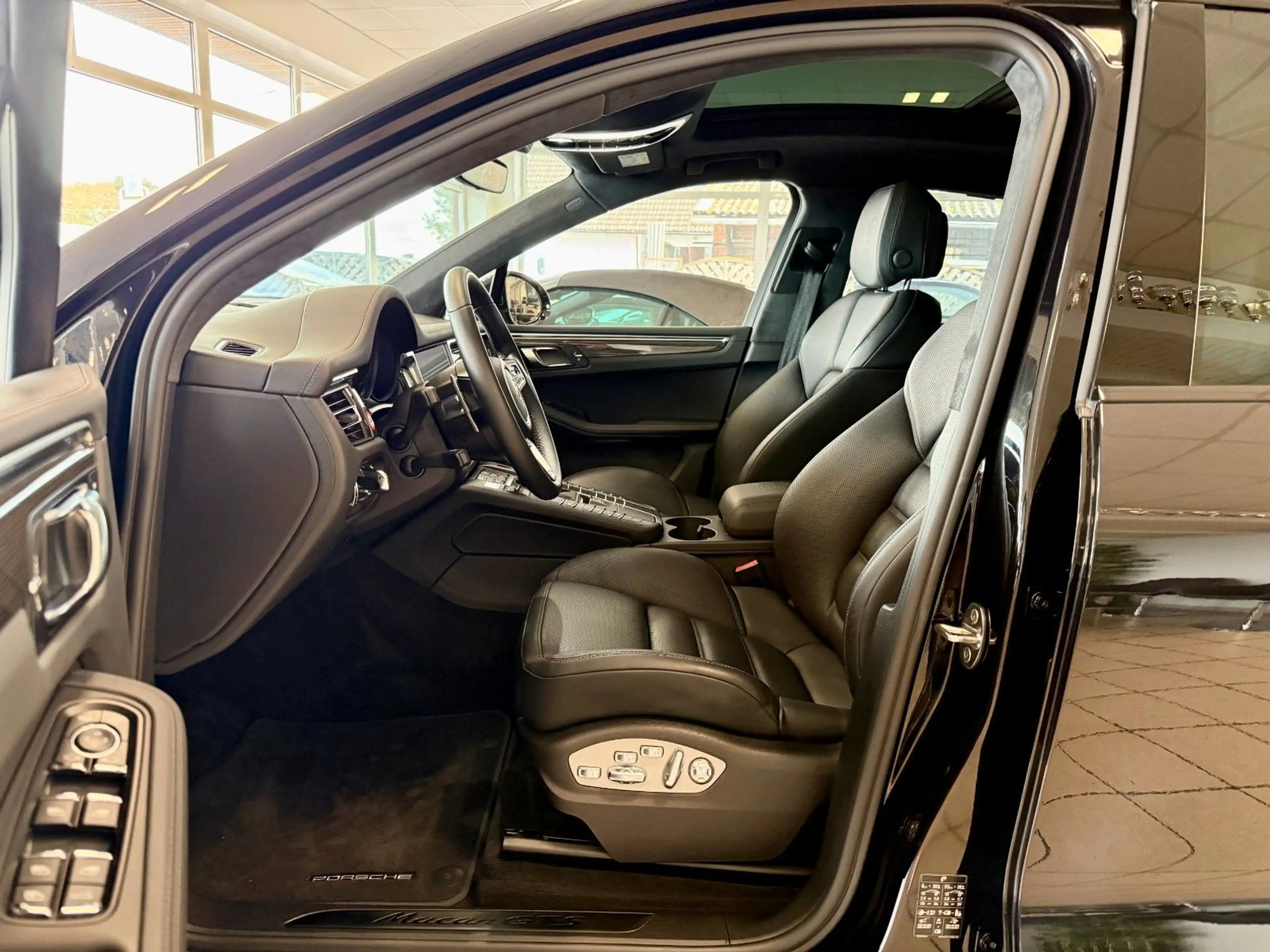 Porsche Macan GTS Luftfederung/Panorama/Carbon/21Zoll — photo 9