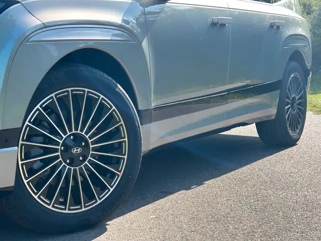 Hyundai Ioniq 9 view 9