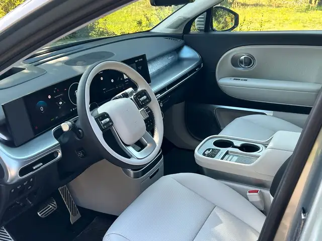 Hyundai Ioniq 9 view 10