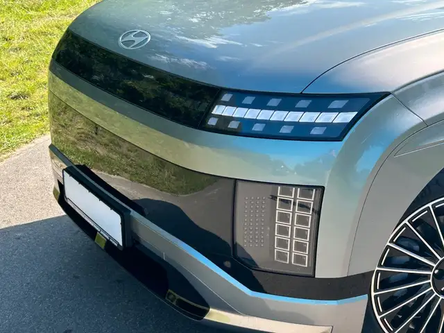 Hyundai Ioniq 9 view 8