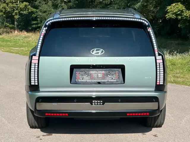 Hyundai Ioniq 9 view 5