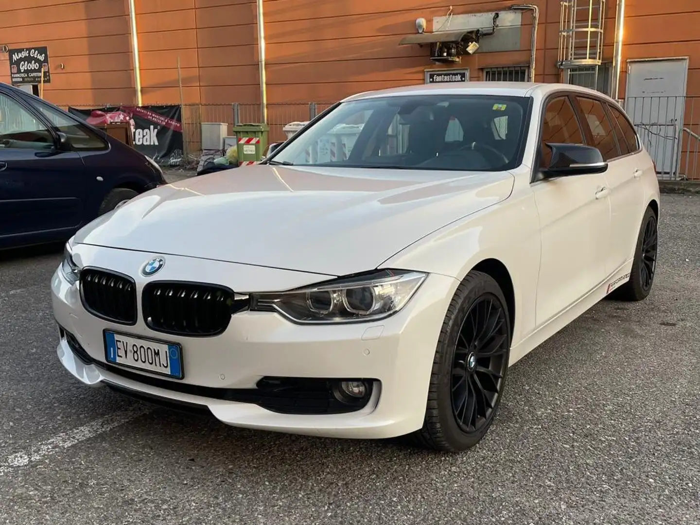BMW 320 320d Touring Luxury - 2